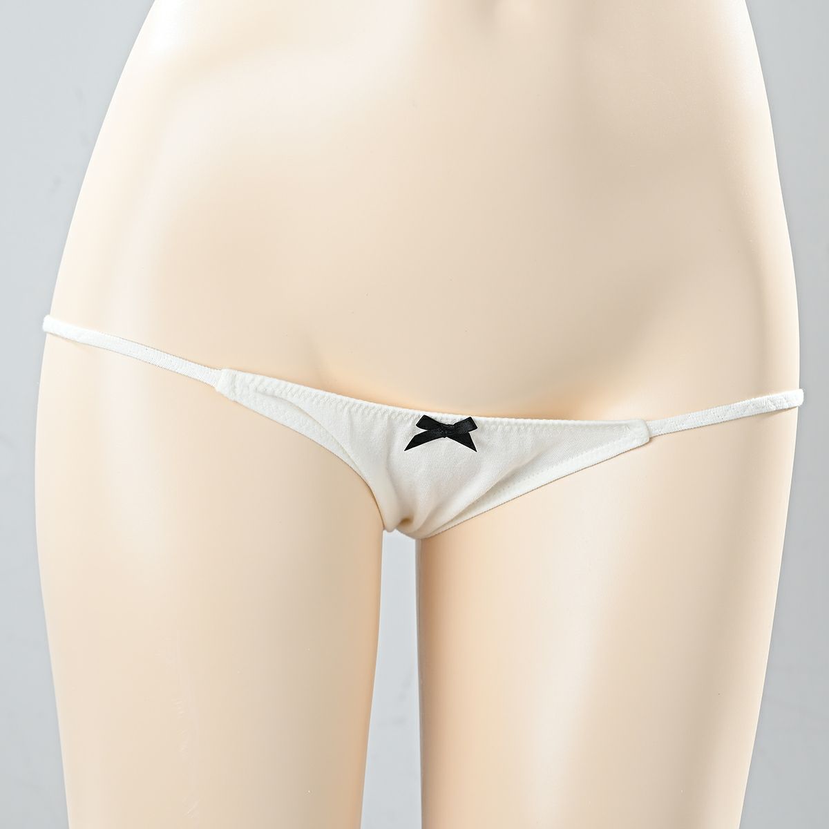 超超ローライズ サイドループパンツ〈白×ブラックリボン〉