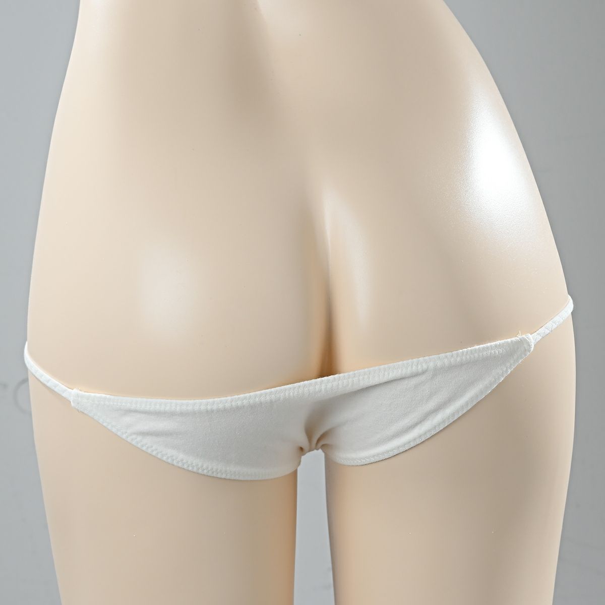 超超ローライズ サイドループパンツ〈白×ブラックリボン〉