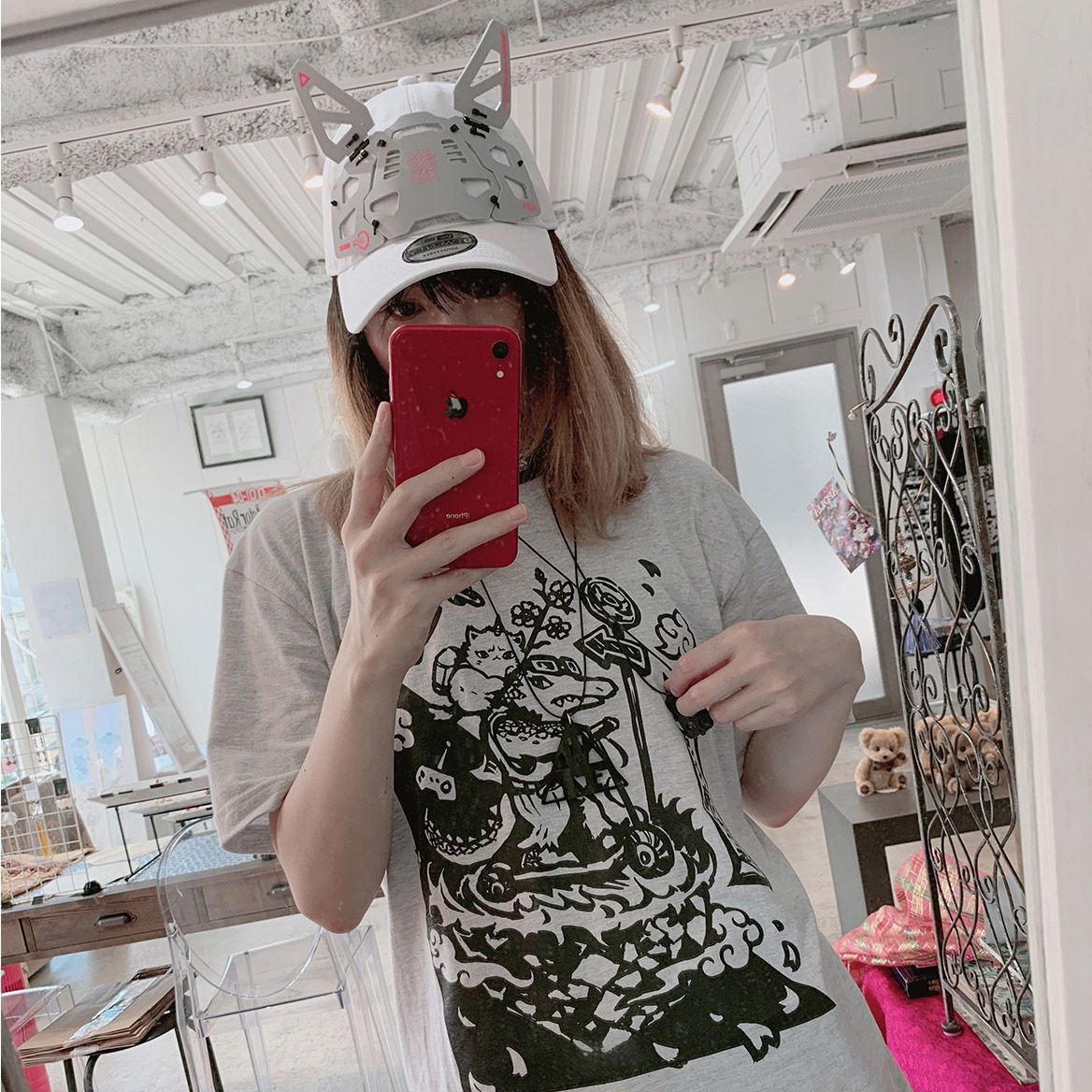 温井裕子×PredatorRat「ば～ちゃるさんぽワニTシャツ」〈グレー×メンズS〉