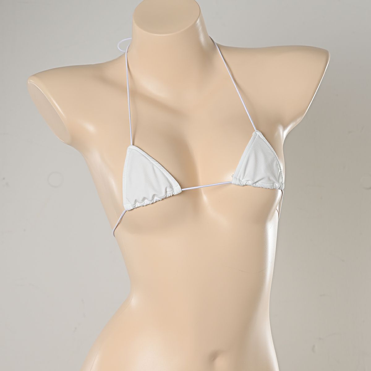 グラビアのマイクロ三角ブラ すべすべ素材〈白〉