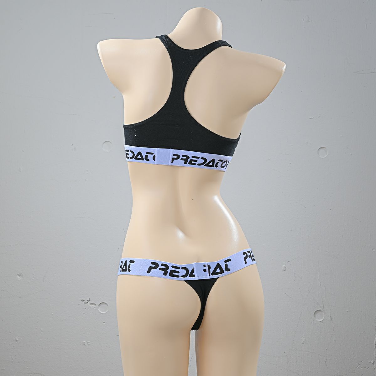 プレデターラットスタイルロゴスポーツブラ〈黒〉