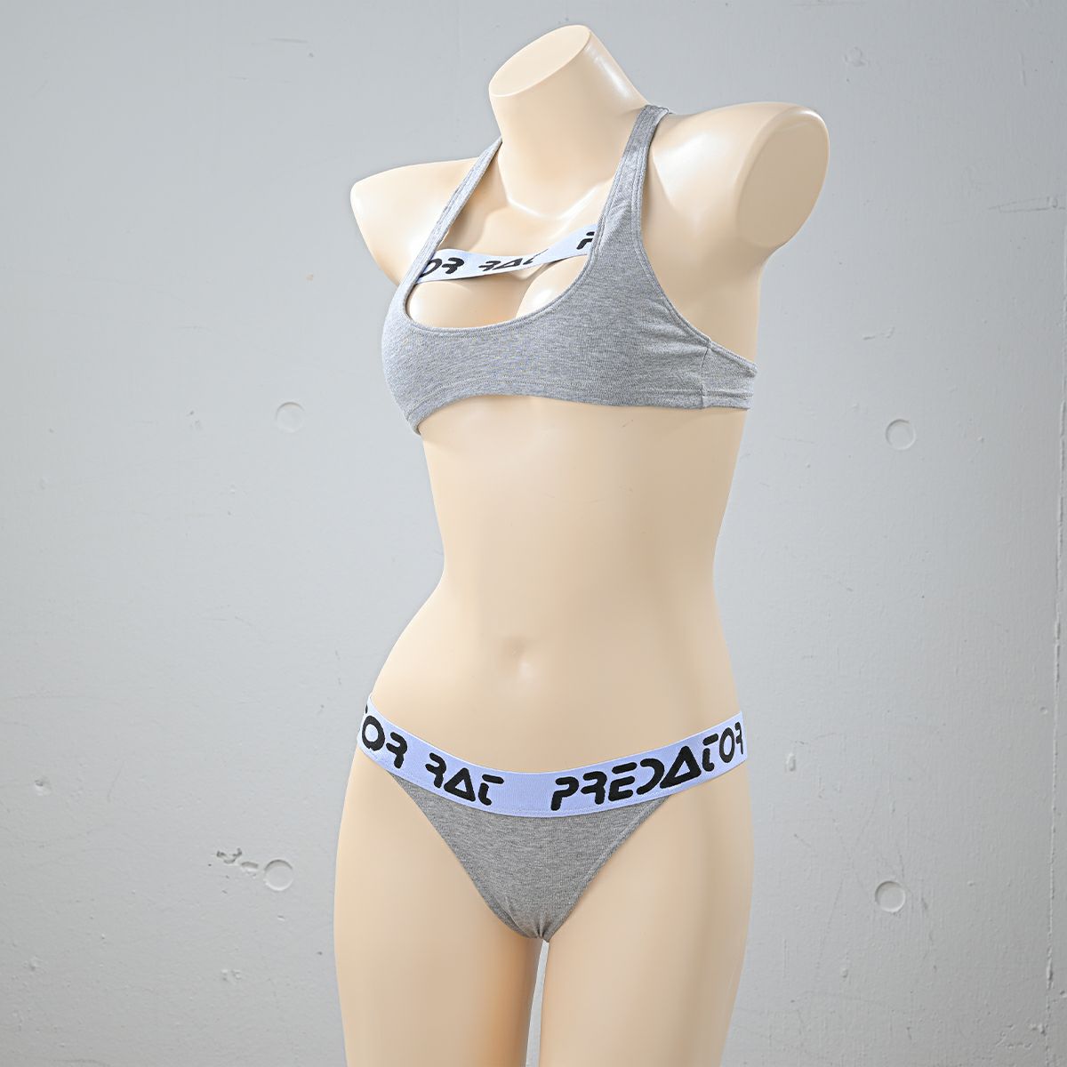 プレデターラットスタイルロゴ半乳スポーツブラ〈グレー〉