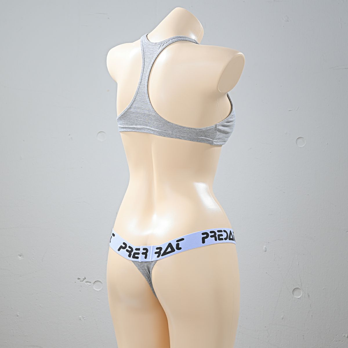 プレデターラットスタイルロゴ半乳スポーツブラ〈グレー〉